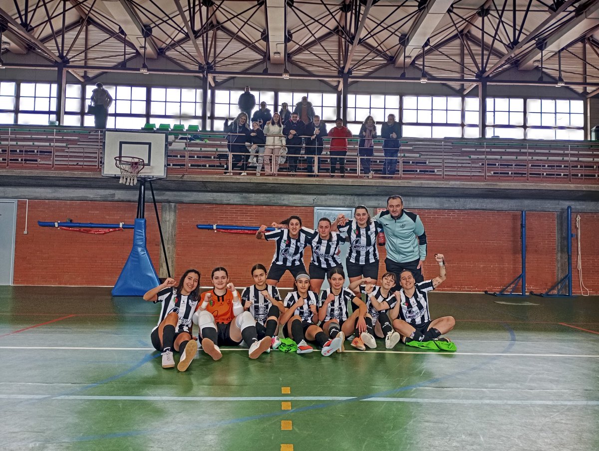 Información ofrecida por <a href="/udzarza/">udzarza</a>

Equipo Senior Femenino Fútsal UD Zarza
Primera División Extremeña Femenina Sala

E.M.D. Talavera 1-4 U.D. Zarza
Carmen ⚽⚽, Gloria ⚽ y Elena ⚽ 

Seguimos 💪!
Que bonito es el Fútsal!!!