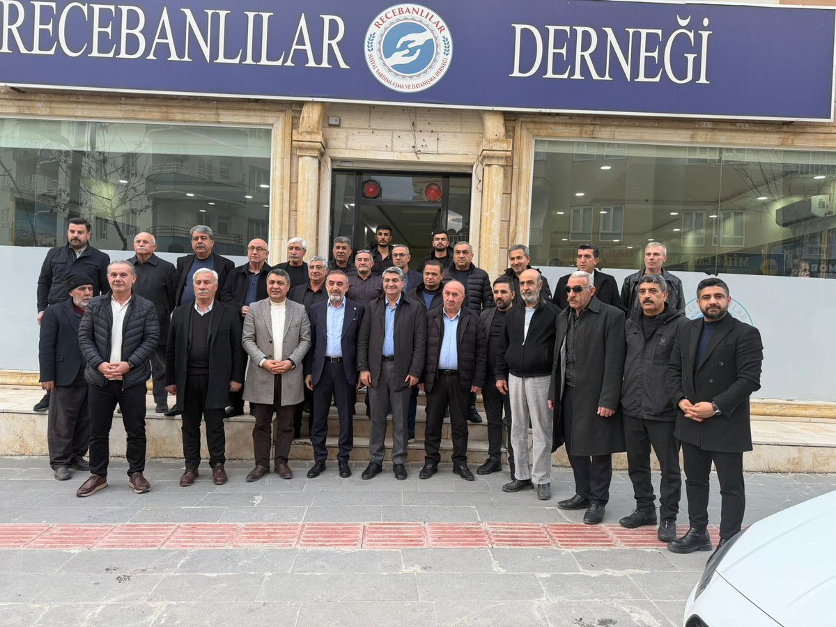 batmanburadagzt's tweet photo. EMİN EKMEN’DEN BATMAN’DAN MESAJI: DAYANIŞMA TÜRKİYE’NİN GELECEĞİDİR

DEVA Partisi Genel Başkan Yardımcısı ve Mersin Milletvekili Mehmet Emin Ekmen, Batman’da esnaf, sivil toplum kuruluşları ve hemşehri derneklerini ziyaret etti.

Ziyaretlerde Batman’daki sosyal sorunlar, gençleri tehdit eden uyuşturucu ve suç riskleri ele alındı. 

Ekmen, toplumsal dayanışmanın ve birlik ruhunun güçlendirilmesi gerektiğini vurgularken, parti yetkilileri saha çalışmalarının artarak süreceğini ifade etti.

https://t.co/xQN9oGat10