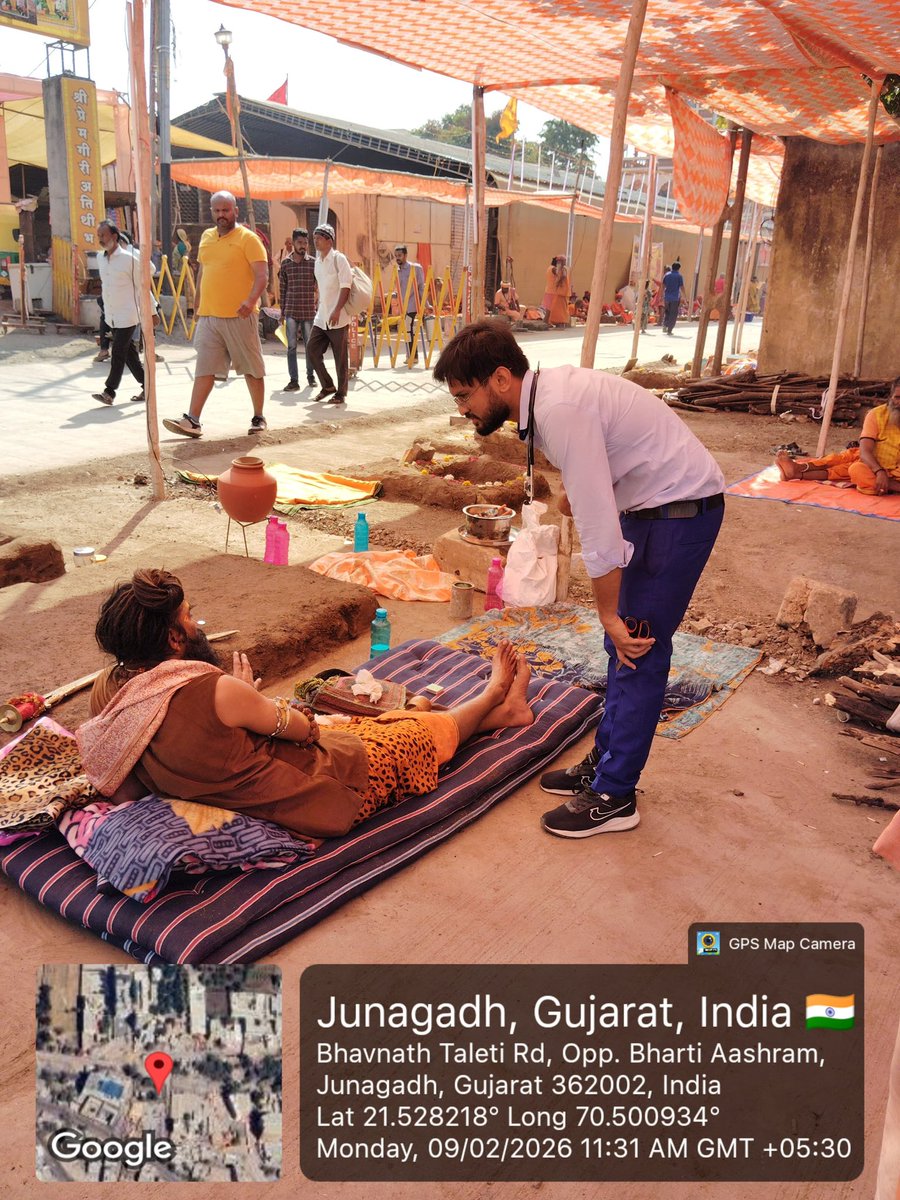 collectorjunag's tweet photo. મહાશિવરાત્રી મેળા- 2026

આજ રોજ UPHC નાકોડા અને UPHC ગણેશનગર ની 3 મેડિકલ ટીમ દ્વારા ભવનાથ ક્ષેત્રમાં આવેલા વિવિધ આશ્રમોમાં આરોગ્ય મુલાકાત લેવામાં આવી.

સાધુ-સંતોનું સ્થળ પર આરોગ્ય નિરીક્ષણ કરી જરૂરીયાતમંદોને તરત જ સારવાર તથા દવાઓ આપવામાં આવી.

@CMOGuj @sanghaviharsh https://t.co/EsqWwnlr96