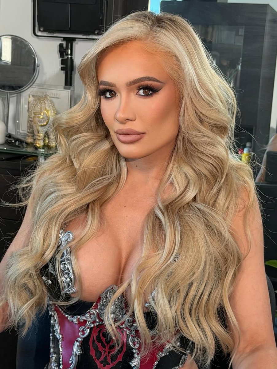 Danger! Hot girl on the loose!