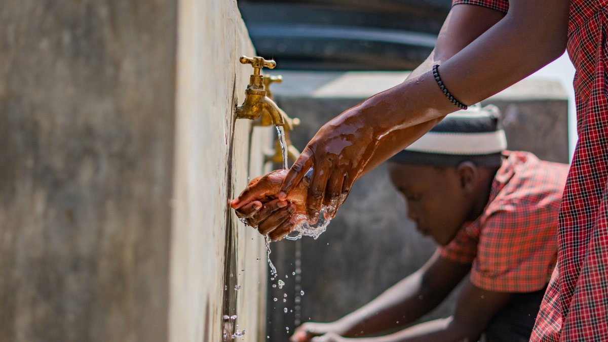 GenderHeroes's tweet photo. WATCH👇
#WASH interventions under the @GenderHeroes program increasing #access to #safe clean water using Solar powered systems and providing safely constructed #sanitation facilities to communities in Kalangala. @IcelandinUganda @NLinUganda @Amref_Uganda 
https://t.co/szoYDSrrJy https://t.co/gq5M7XLvIk