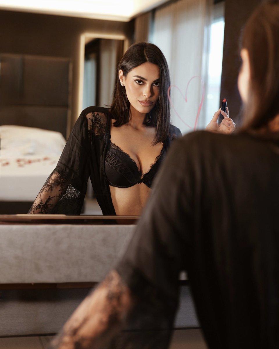 Yamamay's tweet photo. Fall in love again and again... with elegant & timeless lace ๐คโจ๐
Buongiorno โ๏ธ
Scopri di piรน >> https://t.co/Pni0IabOdb
๐ธ IG chiaradesimone_
#WinterCollection #09febbraio #febbraio #buongiorno #Yamamay https://t.co/EBvtwuPK7o