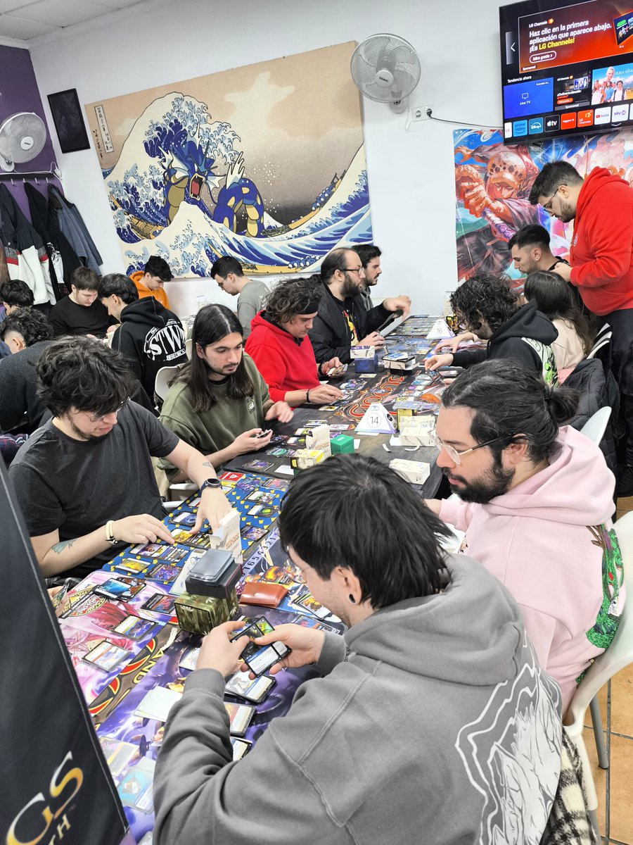 GeekLogía ◬ tweet media