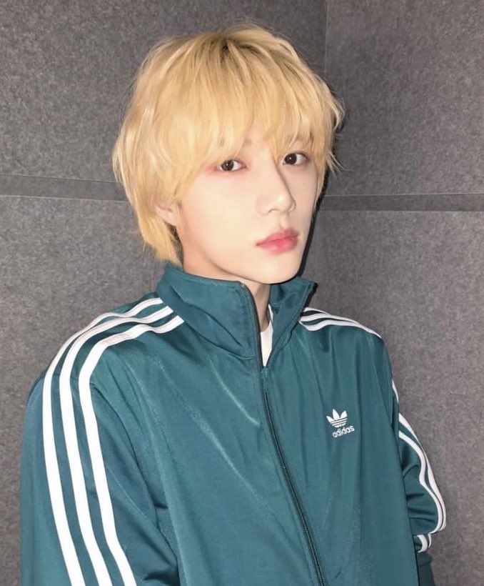 2heollis's tweet image. user 2heollis bias line! i like them pretty