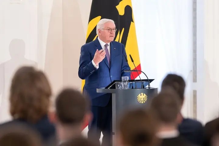 VideoEmail70988's tweet image. „So sehen Gewinner aus!“ 🥇  Bundespräsident Steinmeier hat heute 81 Medaillengewinnerinnen und -gewinner der XII. World Games in Chengdu und der XXV. Sommer-Deaflympics in Tokio mit dem Silbernen Lorbeerblatt ausgezeichnet.

Die Highlights:
🏅Deutschland auf Platz 2 im Medaillen