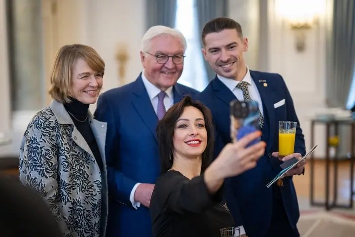 VideoEmail70988's tweet image. „So sehen Gewinner aus!“ 🥇  Bundespräsident Steinmeier hat heute 81 Medaillengewinnerinnen und -gewinner der XII. World Games in Chengdu und der XXV. Sommer-Deaflympics in Tokio mit dem Silbernen Lorbeerblatt ausgezeichnet.

Die Highlights:
🏅Deutschland auf Platz 2 im Medaillen