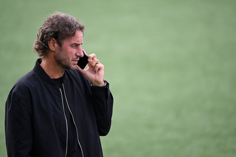 🟣🚨 | La révolution du palais se poursuit à Anderlecht !

Le RSC Anderlecht met fin à sa collaboration avec son directeur technique Olivier Renard.

🗞 HLN