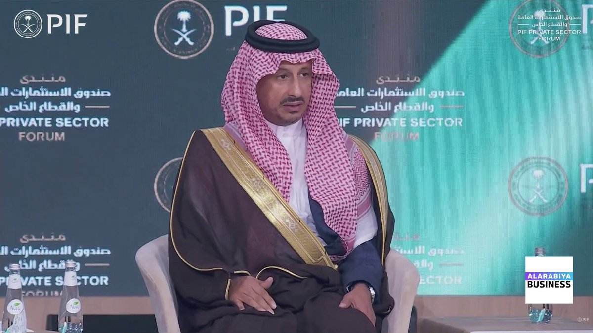 وزير السياحة السعودي أحمد الخطيب خلال جلسة وزارية بمنتدى صندوق الاستثمارات العامة و القطاع الخاص تحت عنوان "عندما تعمل الحكومة من أجل دعم الأعمال". المملكة تمتلك تجارب تاريخية ناجحة في بناء قطاعات اقتصادية جديدة وقادرة على التوسع. مساهمة السياحة في الناتج المحلي ارتفعت من نحو 3.5% في 2019 إلى 5% بنهاية العام الماضي. المستهدف أن تصل مساهمة السياحة إلى 10% من الاقتصاد بما يتماشى مع المتوسط العالمي. عدد الوظائف في قطاع السياحة ارتفع من نحو 750 ألف وظيفة إلى أكثر من مليون وظيفة. الاستثمارات الملتزم بها في قطاع السياحة بين 2020 و2030 تقارب 450 مليار ريال. قطاع السياحة عالميًا يُدار ويُشغَّل بالكامل تقريبًا من قبل القطاع الخاص _Business 