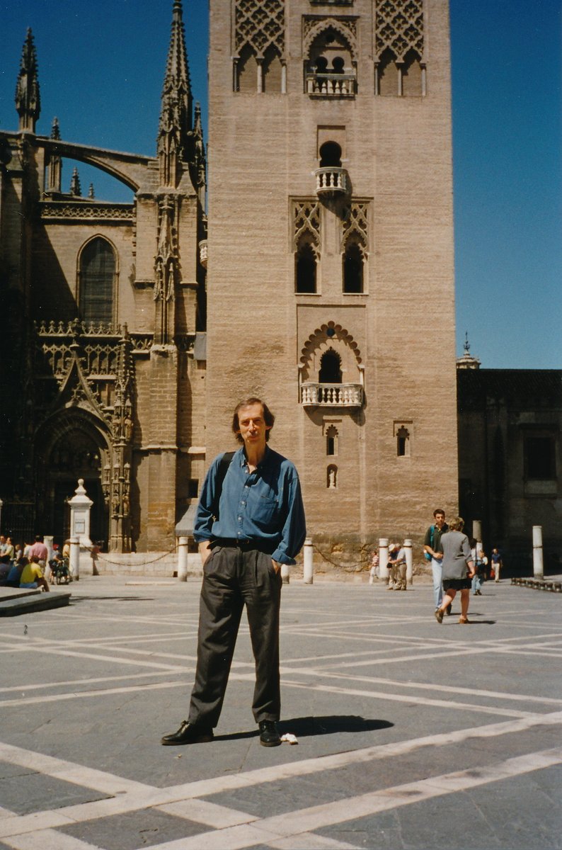 🕯️Ens ha deixat el director de fotografia i dissenyador d'il·luminació Tomàs Pladevall📷
Des del MAE, el recordem amb admiració i gratitud per tot el que ens va deixar🎭
👉🏼escena.cdmae.cat/search?spc.pag…