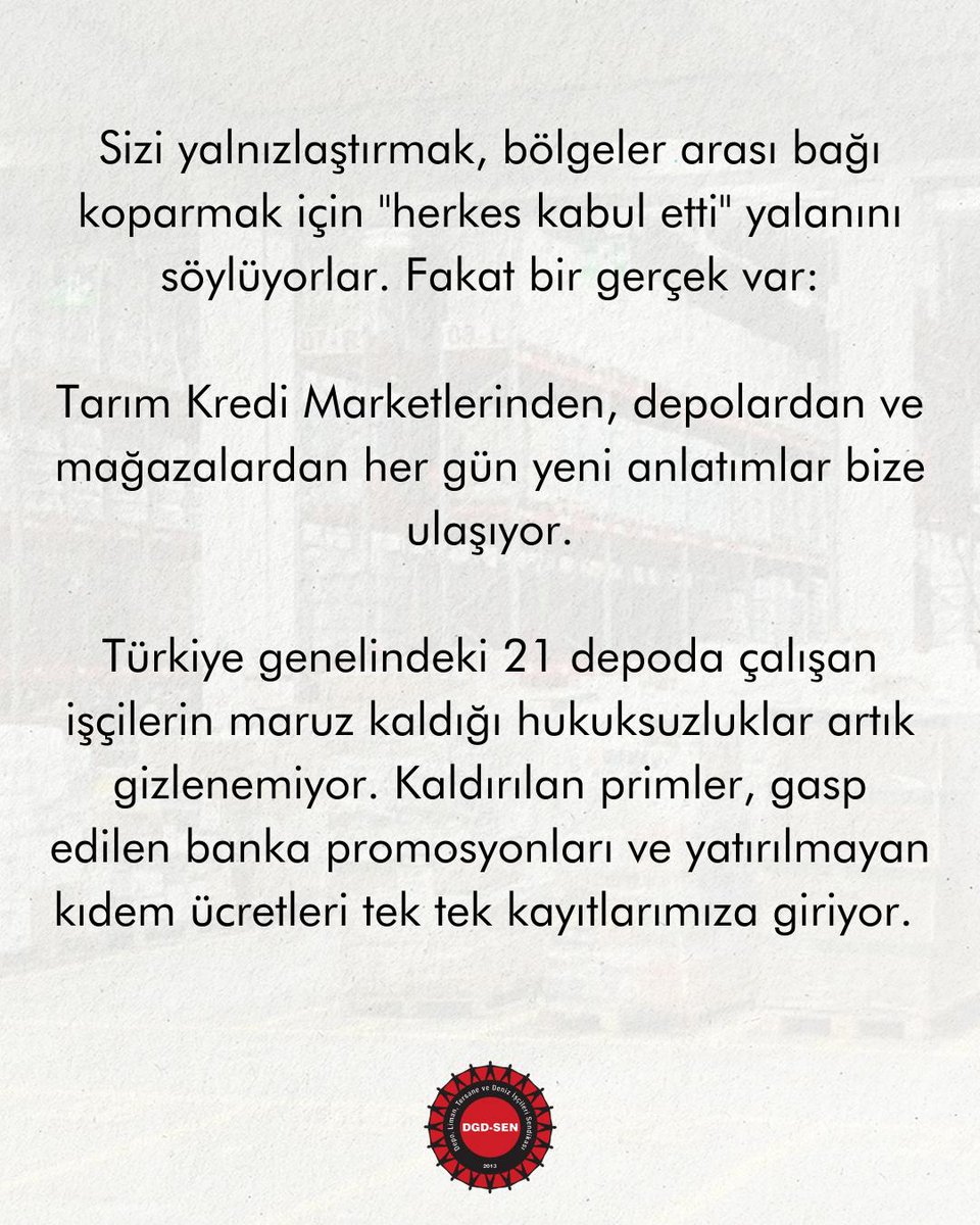 DGDSEN's tweet photo. Tarım Kredi İşçisi Ses Veriyor!

%12–14 sefalet zammı, gasp edilen primler, tehdit ve mobbing artık saklanamıyor. 21 depodan gelen anlatımlar, Tarım Kredi’de kurulan baskı düzenini açıkça ortaya koyuyor. 

Yaşadıklarınızı biliyor, görüyor ve takip ediyoruz.  
Patronlardan korkma, DGD-SEN yanında!

📞 0553 810 72 61
📞 0530 240 59 62

#TarımKredi