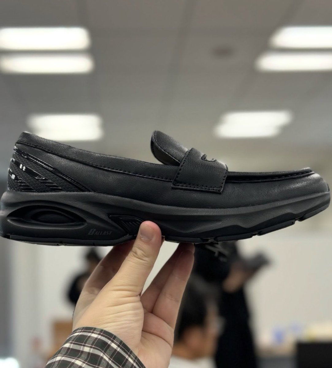 更新 ワークマン ローファースニーカー 
2026年3月発売予定
sneakerhack.com/archives/285147
ワークマンカラーズ取扱
予定価格 3,300円

一部ワークマン+、一部ショッピングセンター店舗でも取り扱い予定