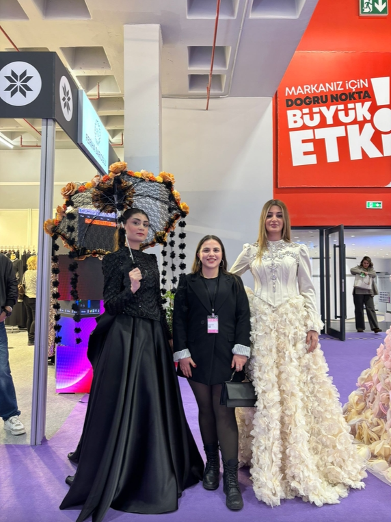 BARU_UlusMyo's tweet photo. Ulus MYO Öğrencileri IFCO İstanbul Fashion Connection Fuarı’na Teknik Gezi Gerçekleştirdi.
https://t.co/Tk58FEvDt1 https://t.co/6Ed7HJmXE0