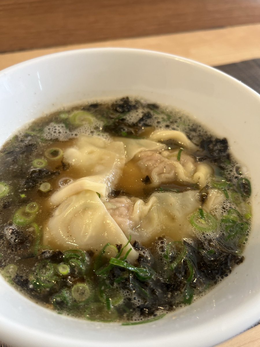 ✨新商品のお知らせ✨

混ぜそば等のご注文を頂いたお客様より汁物が欲しいとの要望がございましたので作ってみました

『ワンタンスープ』

となります

価格は600円でお求め方法は『SP限定ライス』ボタンにてお願いします

また、単品注文の際には『ダブルワンタンスープ』となり900円となります