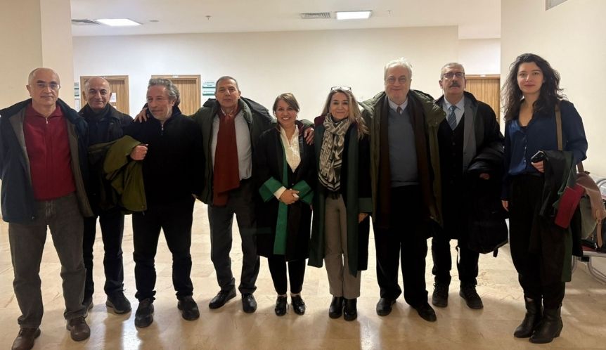 TTB Merkez Konseyi’nin Görevden Alınması Talebiyle Açılan Davada Yargıtay’ın Bozma Kararı Sonrasında Yargılama Yeniden Başladı

👇
ttb.org.tr/695yl42