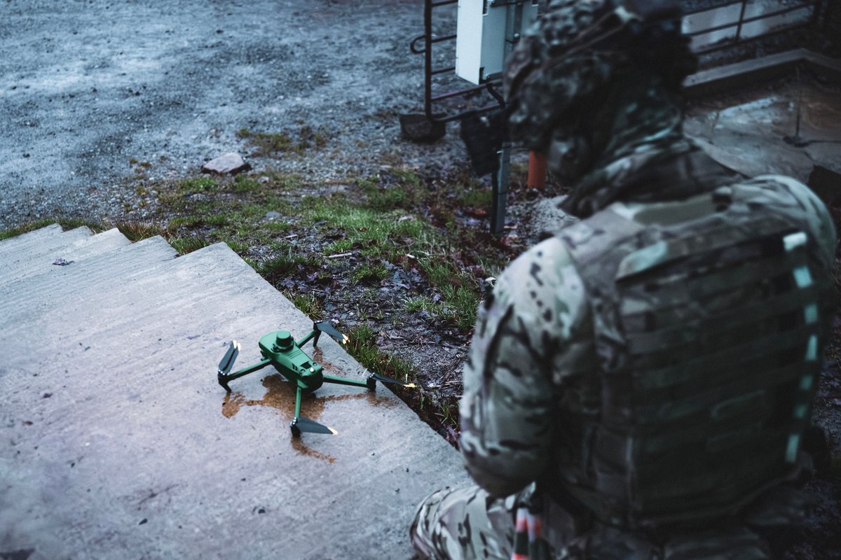 KdoMagazin's tweet photo. NATO #SOFCOM: Operators von UK 4 Ranger (4th Battalion, #RangerRegiment, British Army) üben UAV-Operationen als #NATO Allied Reaction Force (#ARF) Special Operations Component Command (#SOCC).
https://t.co/ZnRMh7VGcd https://t.co/5rATLuto1G