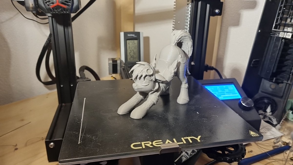 BronyCars's tweet photo. Mais c'est quoi la limite ?!

Après direction photogrammétrie ou il a fallut plusieurs réglages pour obtenir un résultat optimal pour tenter une impression. https://t.co/tuE1imaSyf