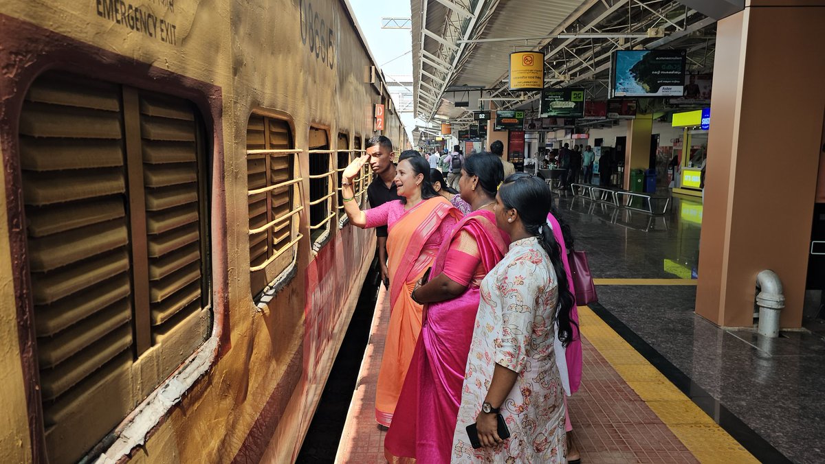 Three Local Body Elected Members of BJP from Kasaragod district set out today on a Delhi visit. The President of Madhur Grama Panchayat, Ms. Sujnani Shanbhag, where the BJP has been in continuous power for the past four and a half decades; the President of Badiadka Grama