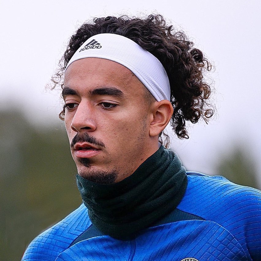 TheMatchdayHQ's tweet image. 🚨🇫🇷 | 𝐁𝐑𝐄𝐀𝐊𝐈𝐍𝐆: Real Madrid are INTERESTED in Chelsea defender Malo Gusto as a long-term replacement for Dani Carvajal. 

[@topskillsportuk]