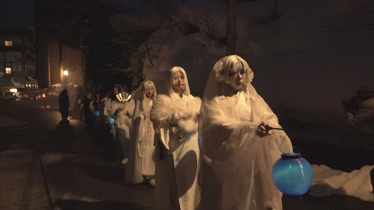 tokamachi_town's tweet photo. 温泉街ではしご酒楽しむ「松之山温泉ふぇすてぃBAR」初の「雪女まつり」も開催
https://t.co/sBxuN1Xlql
松之山温泉街の旅館や飲食店をめぐってはしご酒を楽しむ恒例のイベント「松之山温泉ふぇすてぃBAR」が7日（土）に開かれました…
#十日町市 #雪女まつり #松之山温泉ふぇすてぃBAR #松之山温泉 https://t.co/IMYPhzZ9jI