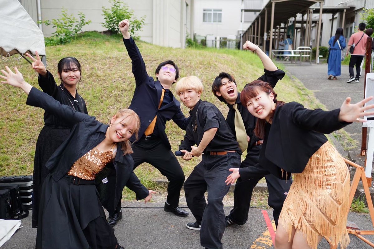 JPact_acappella's tweet photo. 【2/28『もうこれで終わっちり次郎 〜こんなタイトルですいません〜』】

〜出演バンド〜
パグラダファミリア @PugFamilia_JP 
CRISP @CRISP_jpact 
職盗 @StealJobsFilm

おもろいことを、爽やかに、そして好きなように。
楽しさ満載ライブです🐶☁️🍎

ライブの詳細は公式Xで⬇️
@PugFamilia_JP https://t.co/wGWdbFT8AI