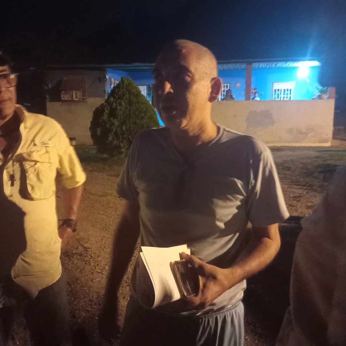 Luego de casi 6 años de injusta prisión, Darío Estrada, dirigente de <a href="/EnCiudadanoVzla/">Encuentro Ciudadano</a> se encuentra en las calles, junto a su familia y compañeros de lucha. 

Pronto estará en su Barquisimeto querido. Darío nunca debió estar tras las rejas. 

Aún quedan muchos presos políticos.