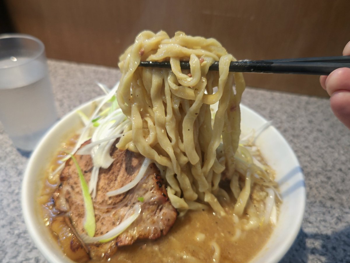 ラーメン宮郎＠蒲田

限定
味噌郎

土曜日に食べ逃した限定
今日食べれて良かったぁ🎵

味噌に炙りチャーシューは最高＼⁠(⁠^⁠o⁠^⁠)⁠／
途中で一味醤油入れて味変で完食(⁠≧⁠▽⁠≦⁠)

藤原さん、かおちゃん
ご馳走様でした┏⁠○