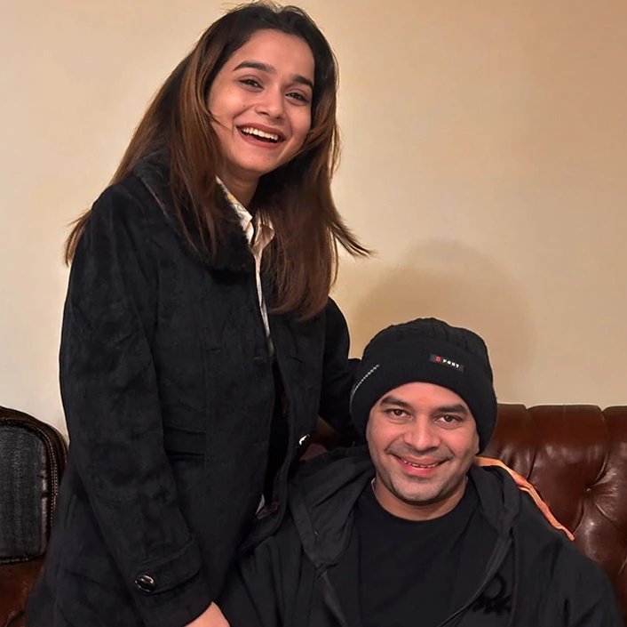 तेज प्रताप यादव और अनुष्का यादव मामले में एक नया मोड़ आ गया है, सोशल मीडिया खबर चल रही है कि अनुष्का यादव को एक बेटी हुई है जो की तेज प्रताप यादव की है

इस पर  तेज प्रताप यादव ने प्रेस कॉन्फ्रेंस कर सोशल मीडिया पर फैल रही अफवाहों पर साफ़ और सख़्त शब्दों में जवाब दिया है।