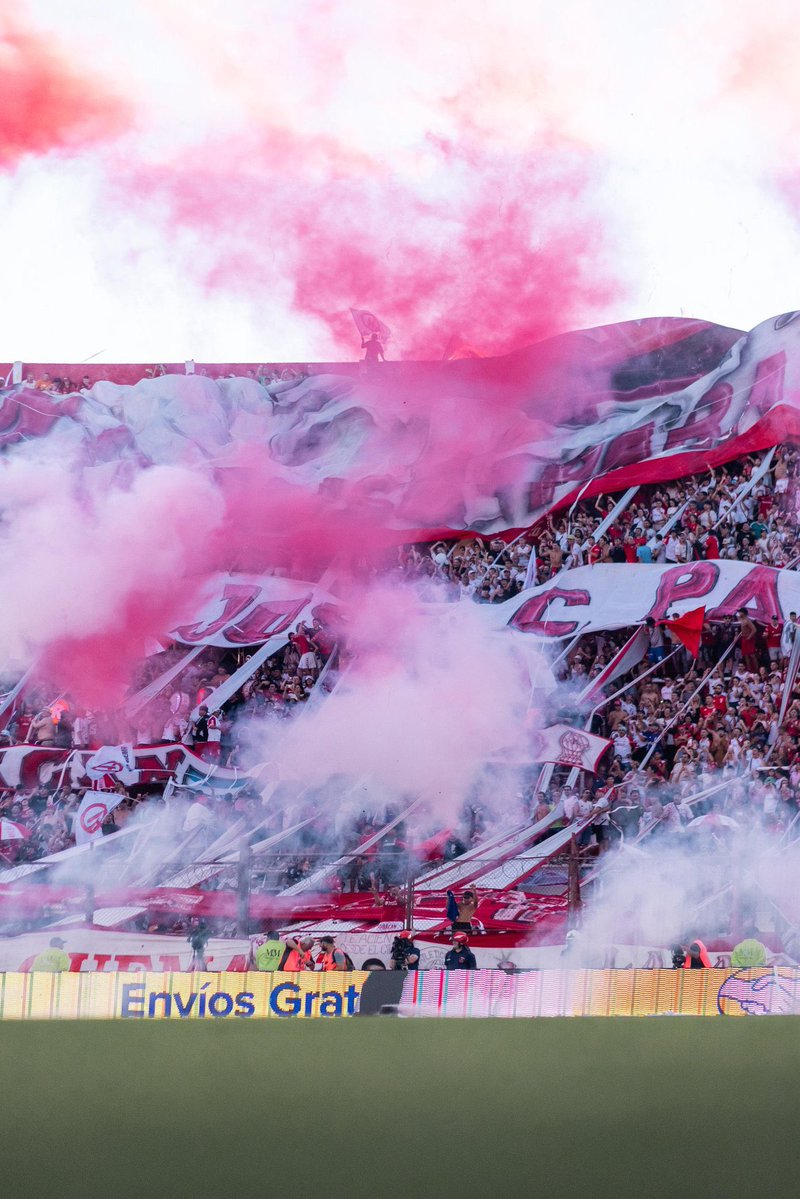 Te cagamos a cachetazos 
Te cogio el negro 
Te fuiste llorando de la Quema.