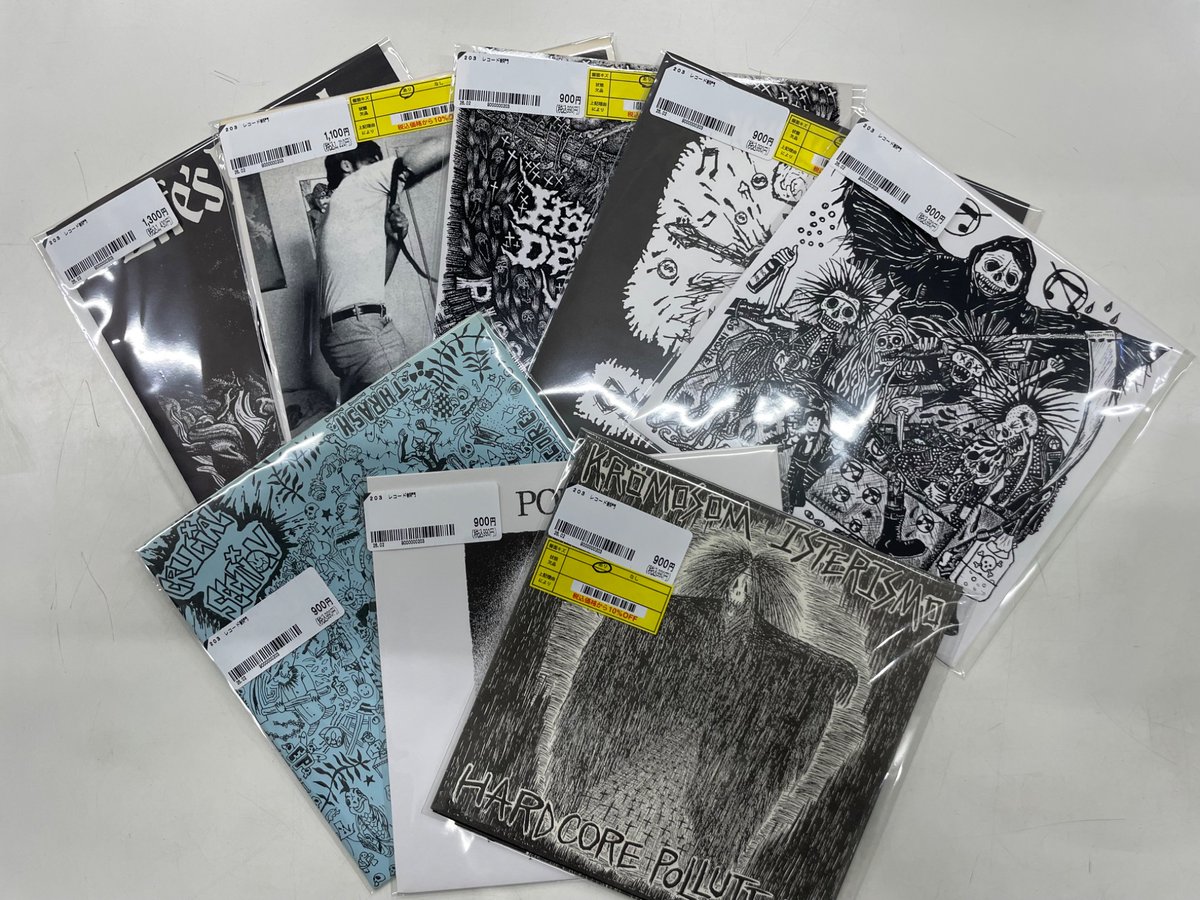 久しぶりに、ハードコア・パンクの 7インチの加工をしています👍 写真