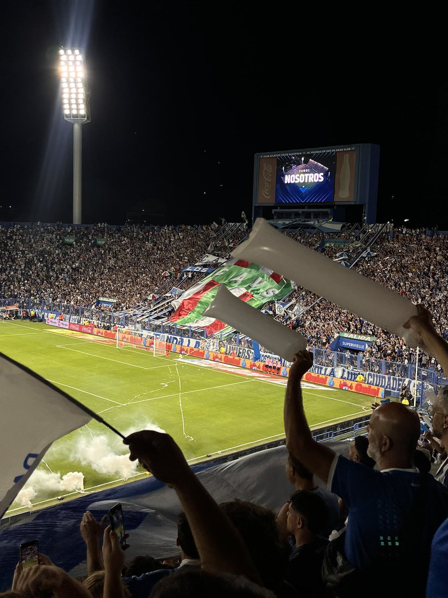 IaruuEigel's tweet photo. Que hermoso 💙🤍 #Velez https://t.co/RMbC8AsBCb