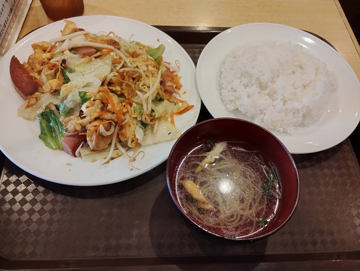 お昼は定食屋でふーちゃんぷる
お麩がよく味を吸ってる