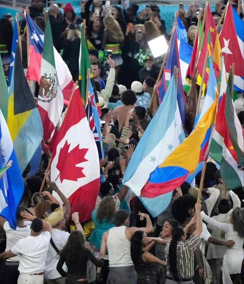 Canada que haces ahí, esa no es tu familia.