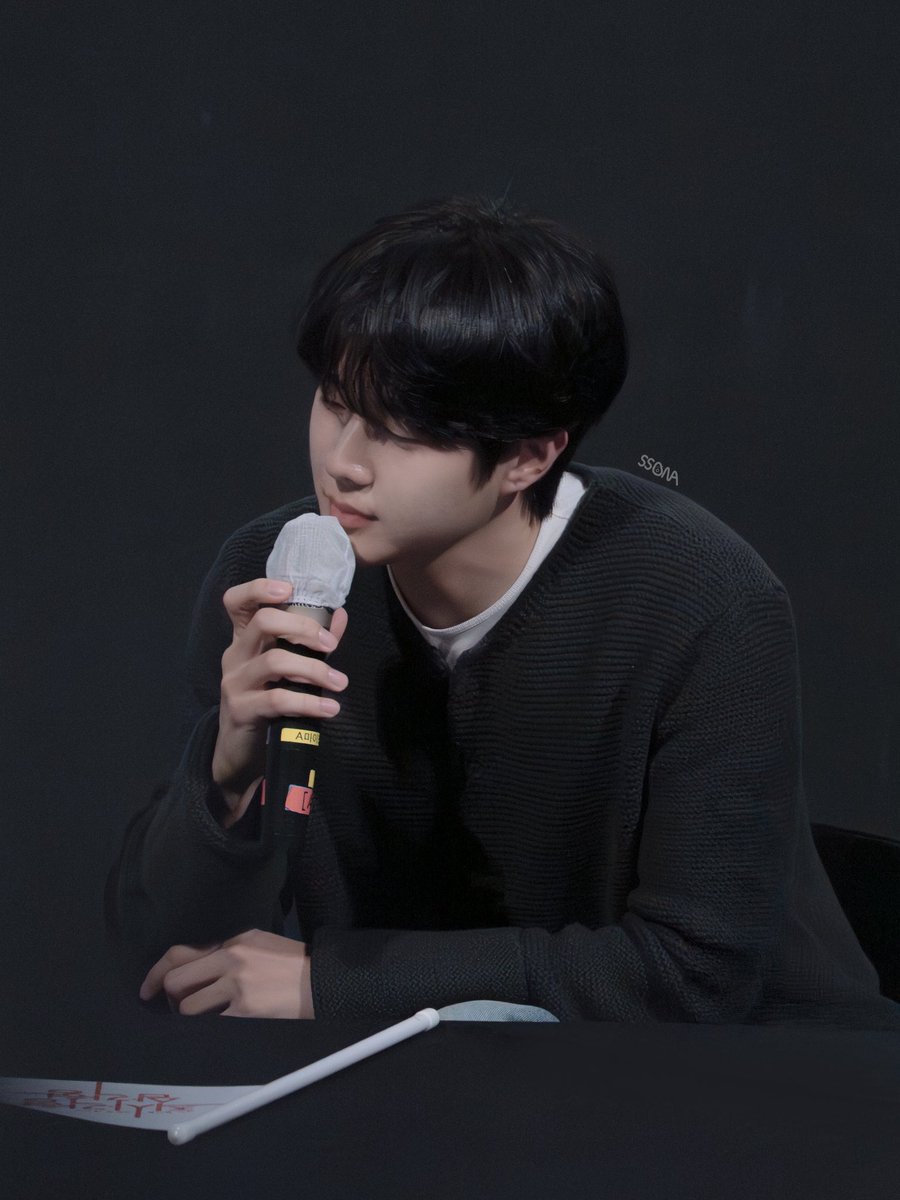 전 두번째 옆모습 사진이 미쳤다고 생각합니다
카메라로 사진 확인할 때
아 이걸 내가 찍었다고? 하면서 실실 웃음

직사각형삼각형gv 최우식