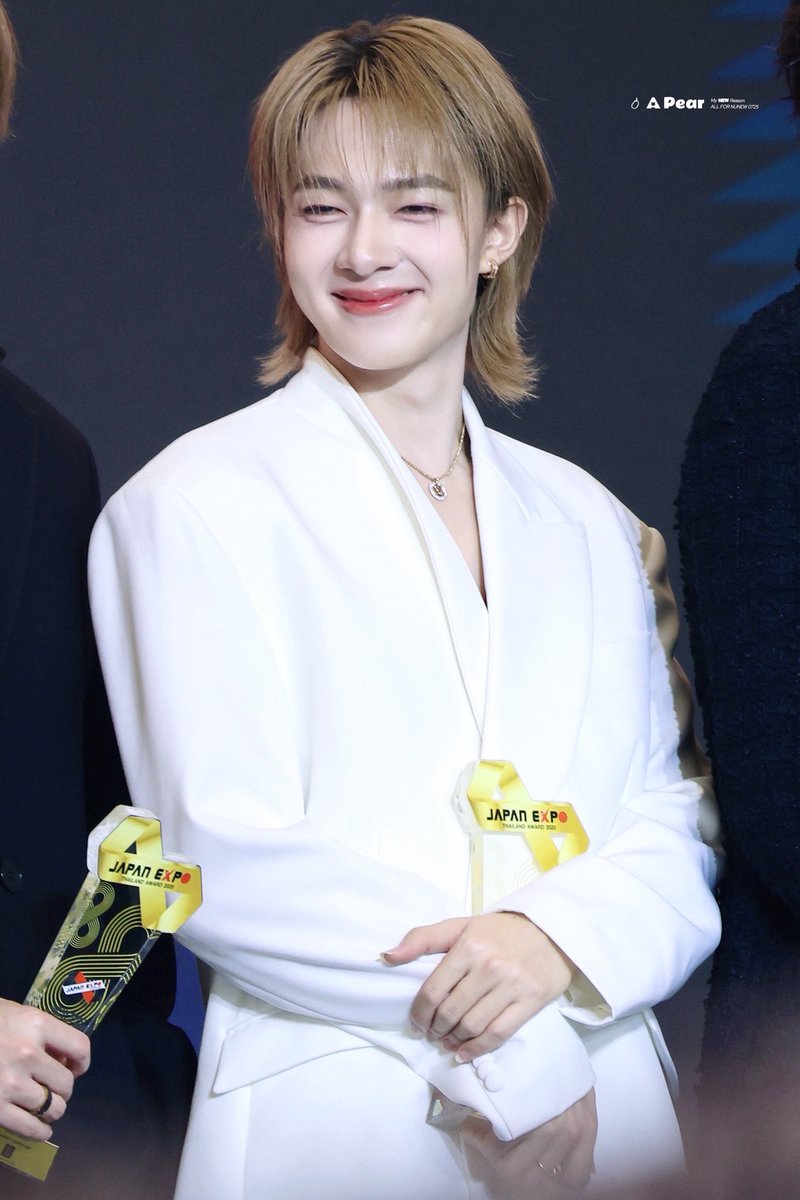 The cutest smile. Lemme squish that cheek once