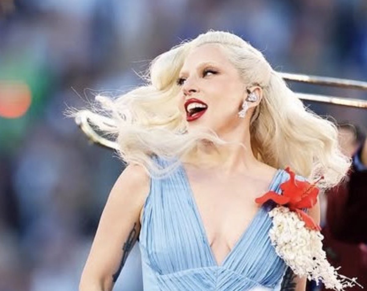 whatsupgagaa's tweet photo. LADY GAGA ALL IN ONE WEEK. SHE IS THE MOST VERSATILE ARTIST OF OUR GENERATION https://t.co/C7bjrQpx98