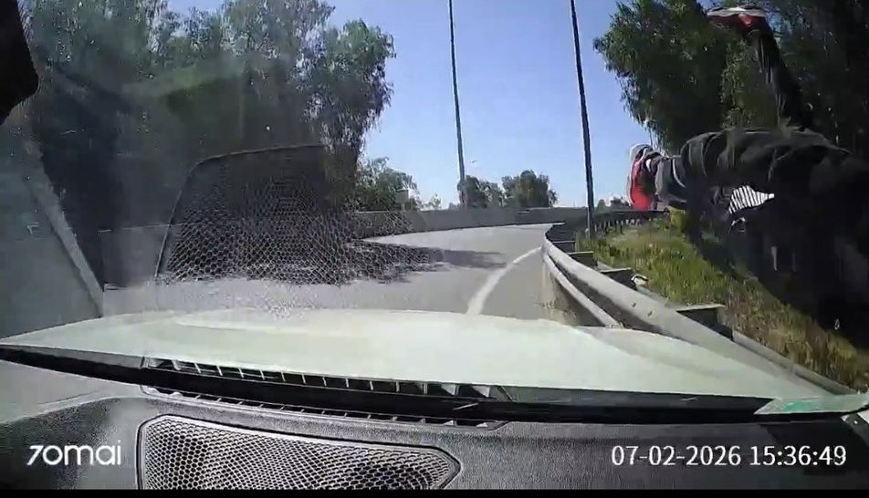 DecorumEnforcer's tweet image. why is it always the red sneakers