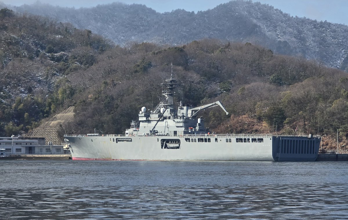 前回は呉周りで車でしたが、今日は広島港から高速船でピュピュッと😌