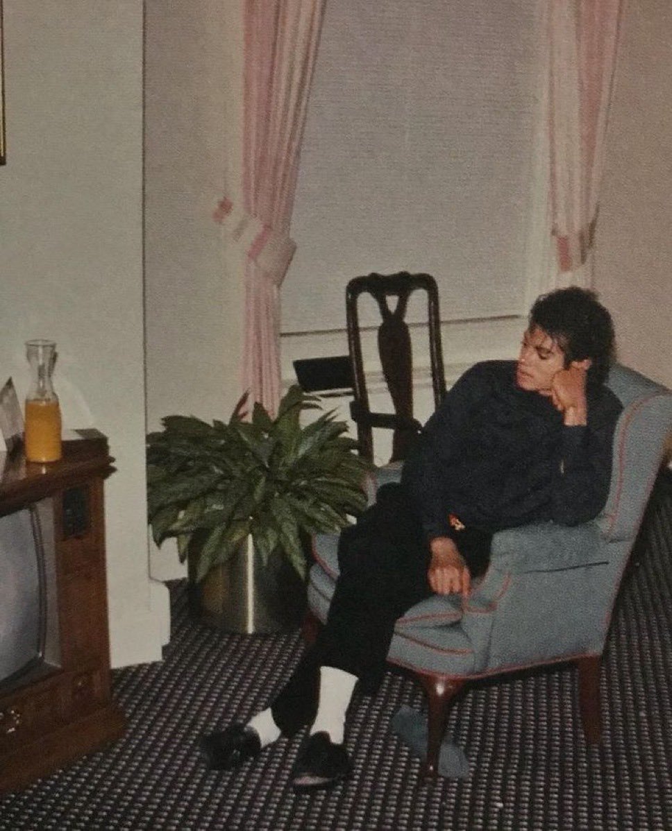 MiAmoura444's tweet image. breathe.🖤❤️‍🩹
📀 she different x yungeen ace &amp;amp; hunxho
📀 just want you x babydrill &amp;amp; hunxho 
📀 thank you x luhh dyl &amp;amp; hunxho