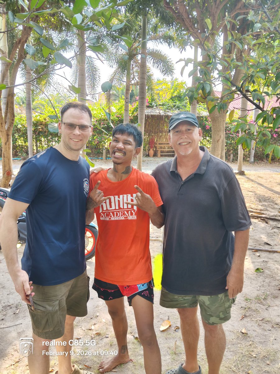 What a fantastic morning at Sabai Fight Retreat Academy. Kru Ton &amp; Rita you guys are awesome. Great to train with Dima with the eagle eyes of Shihan watching us sweat and work! 

Monday morning Muay Thai is the best 🥊