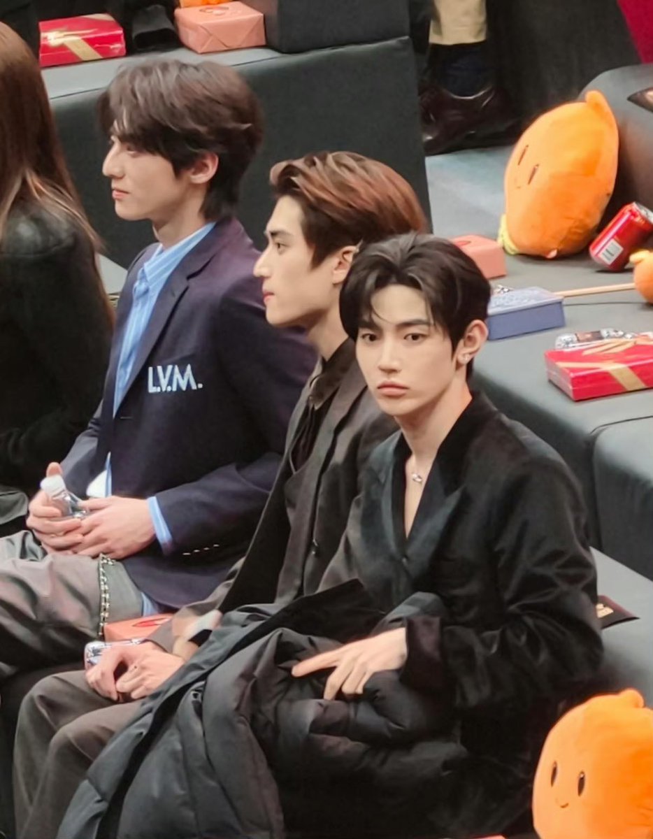 hhho012's tweet image. 웨이보의 밤에서 자리배치 뢰위명-장강락-장하오 였는데 붙어있어서 이렇게 친해졌나봐..🥺 웨밤투샷에 내한포토이즘까지 오다