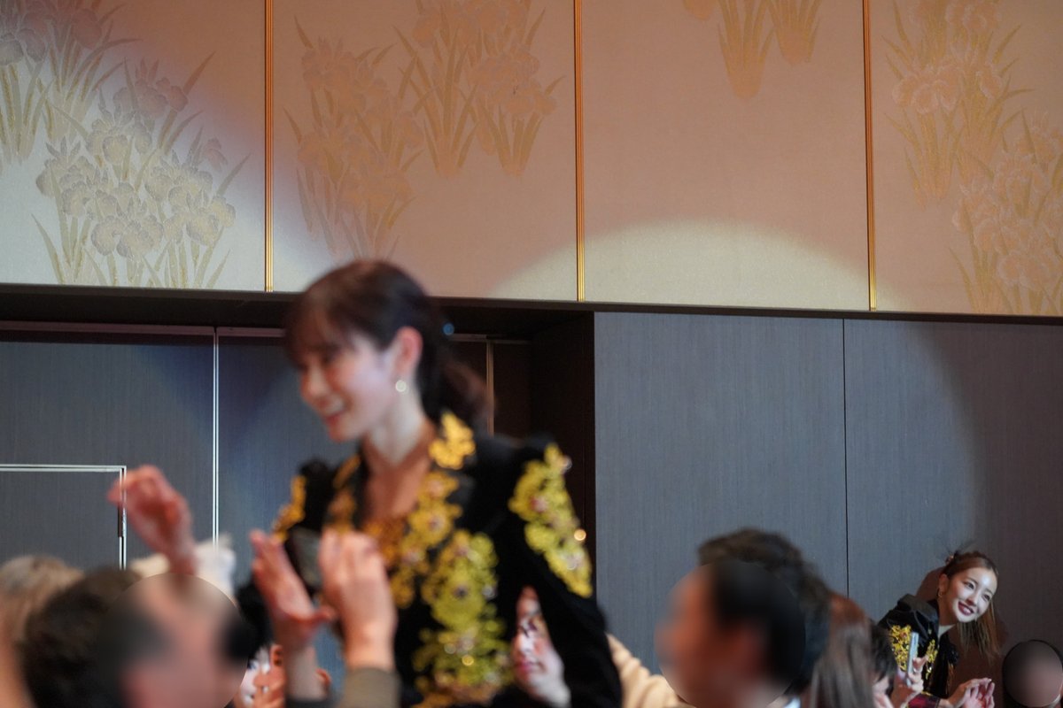 いやいやいやいや
手前のあっちゃん通り越して最奥のともちんにジャストピントってｗ
類い希なるピント芸🤏🤪