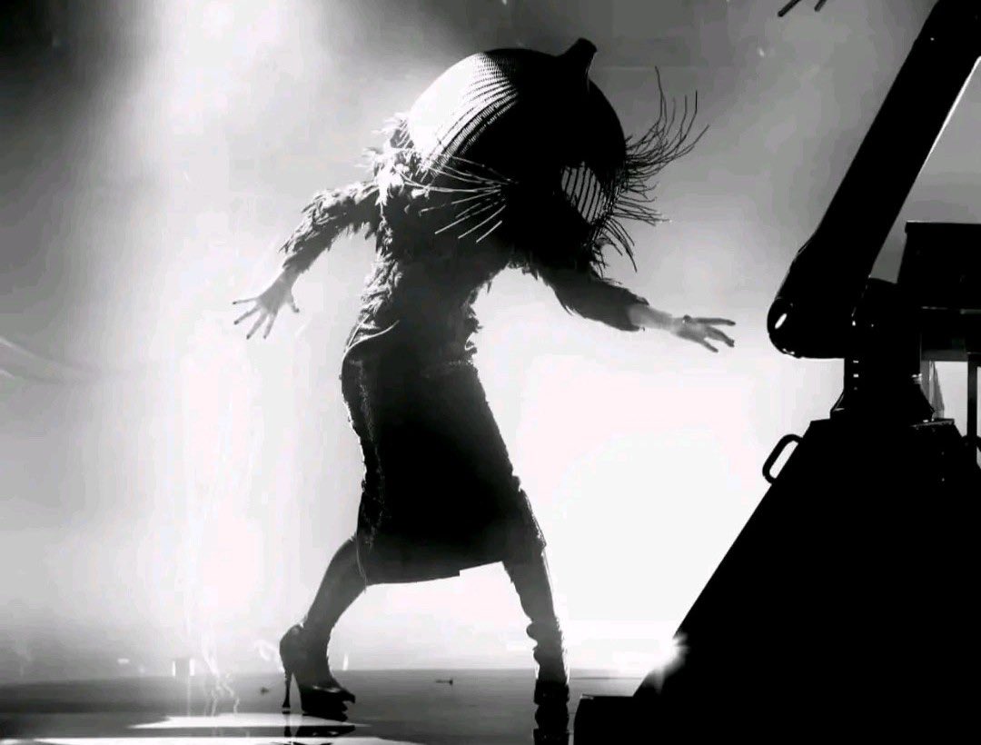 Gaga Notify tweet media