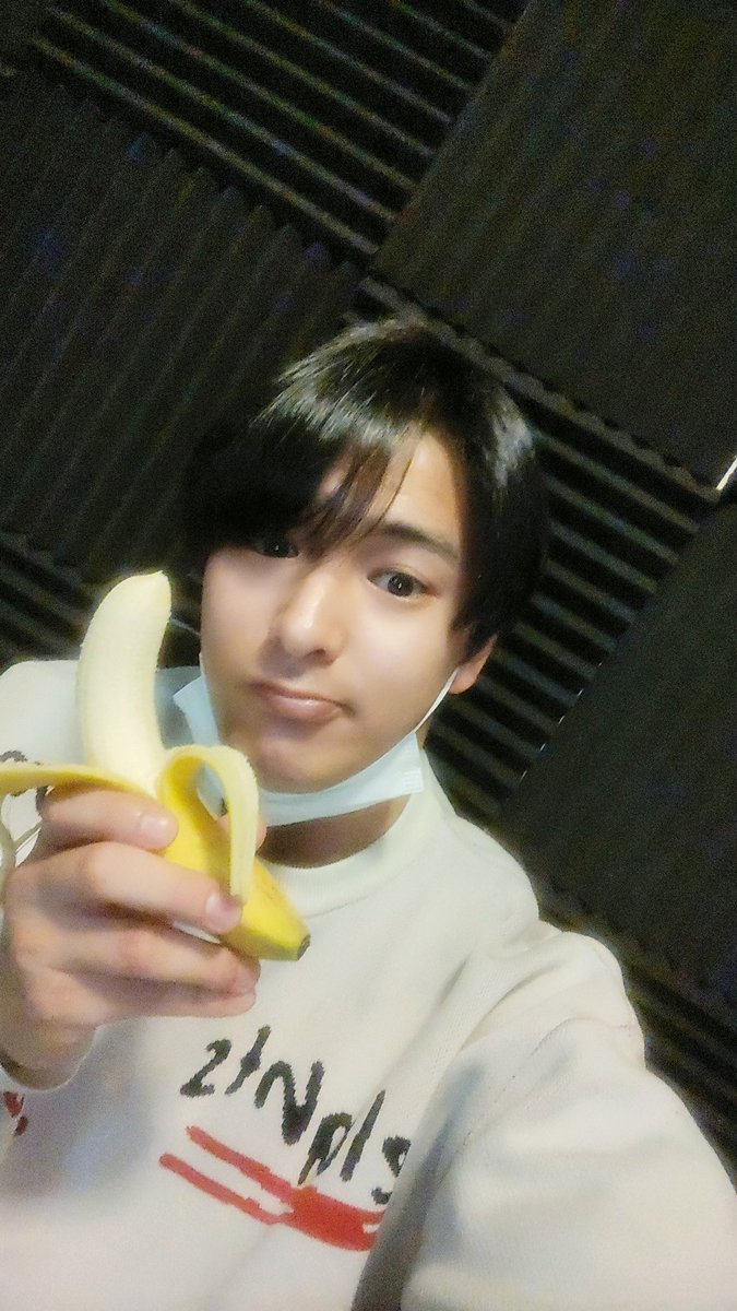 朝ごはんにバナナ食べてたら仲いい子にバナナ似合うねって言われた😂
それはそのままの意味か？それとも〜？🫣