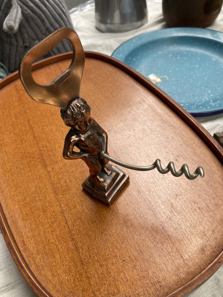 新入荷の小便小僧栓抜き兼コルク抜きなんだけど。 既視感あると思っ