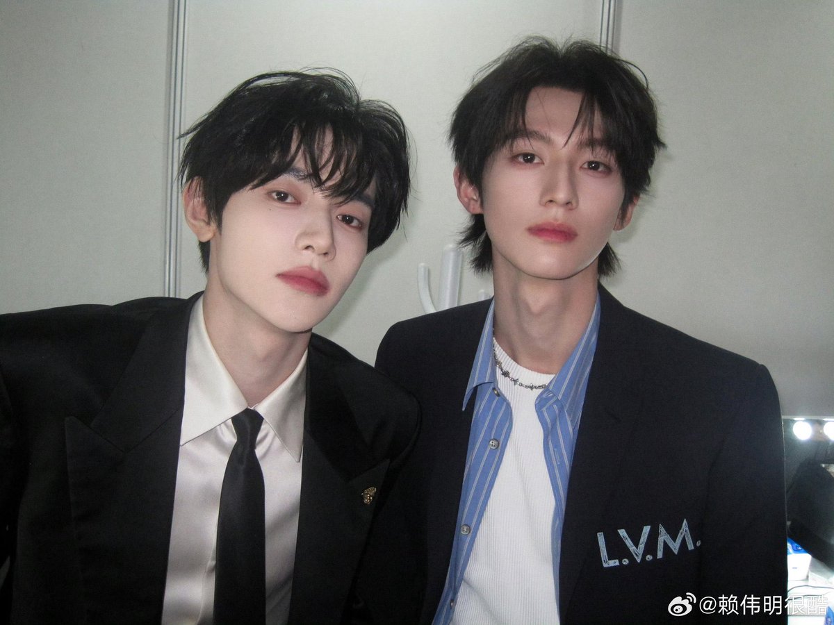 zghaosolo's tweet image. met for the first time during weibo night on feb 5 -&amp;gt; lai weiming went to korea -&amp;gt; they hung out again on feb 8 these cuties