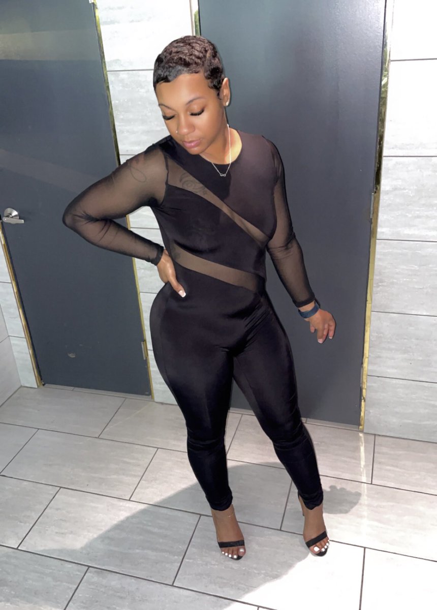 baldheadlex__'s tweet photo. Built to distract ✨💋 https://t.co/Ej8zLs5pSV