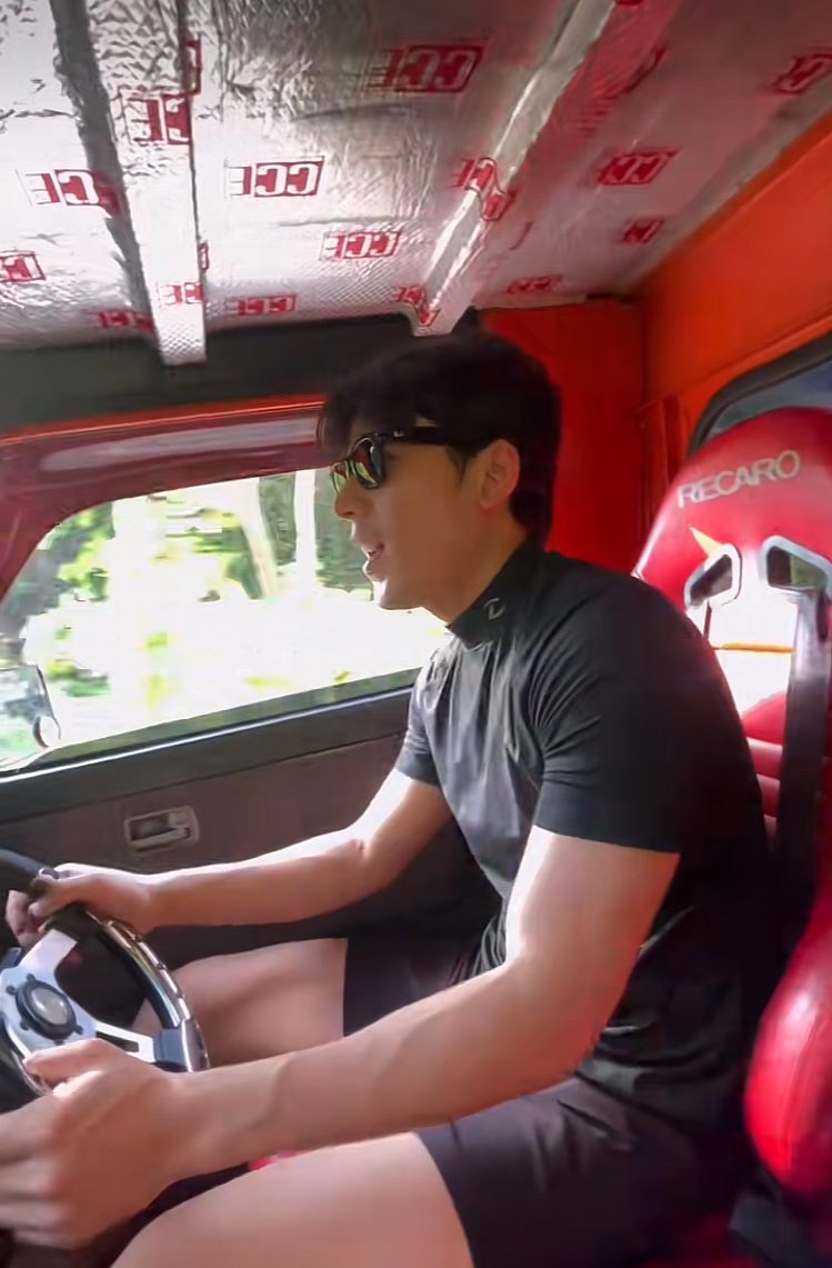 ขับ jeep ไงให้หล่อขนาดนี้ คุณศัจกร smart in บ้านเกิด at พังงา นี่มันฮอตจริง ๆ สมชื่อยศของดีปักใต้อะ😭❤️‍🔥