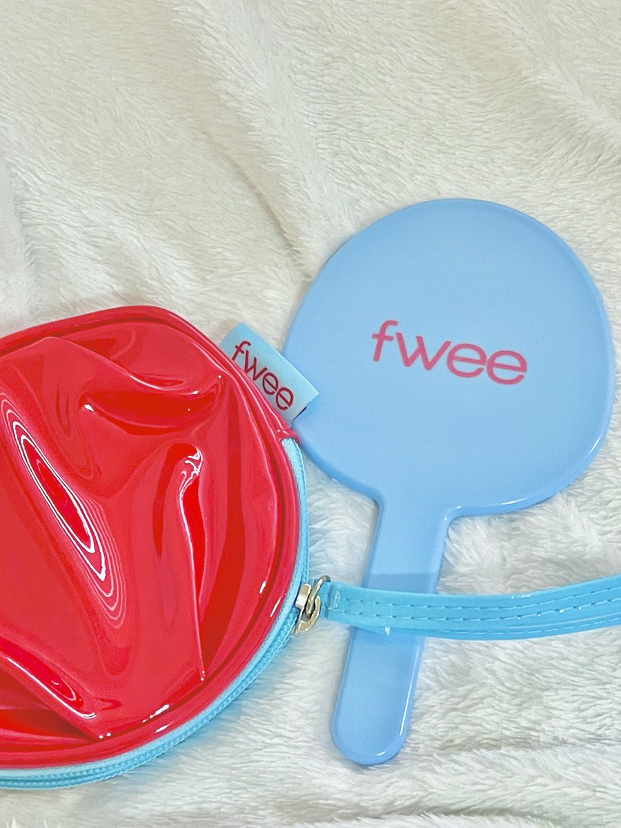 水色🩵×赤❤️の配色が好きで 見つけたら買っちゃう🫶🏻 fweeの可愛い