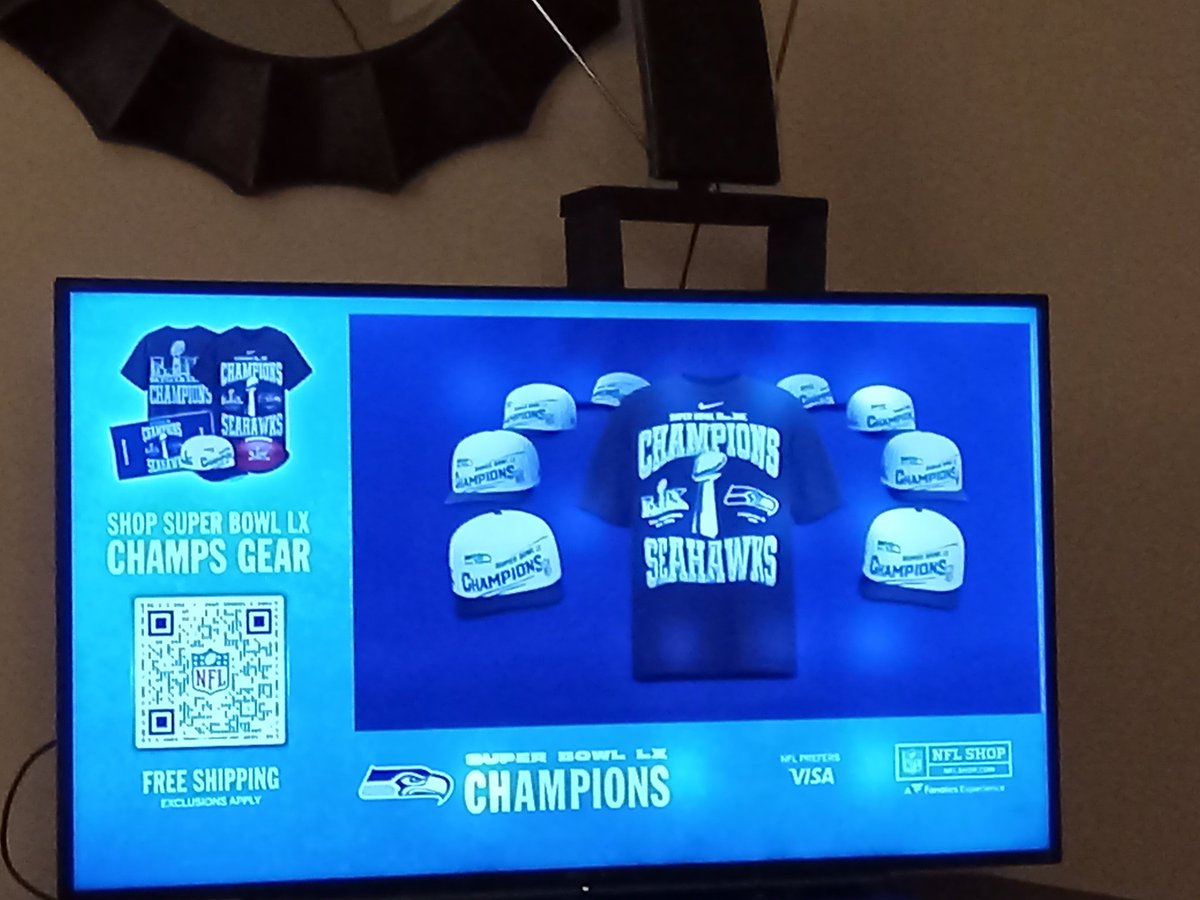 PinkMo87's tweet photo. Super Bowl 60th was a fun game. I happy the Seahawks win the game. A very good football team they deserve the  win the Super Bowl 🏈🏆🏈🏈🏉🙂❤️🏆🏈🏉🏉 https://t.co/BwyYiJNEsk