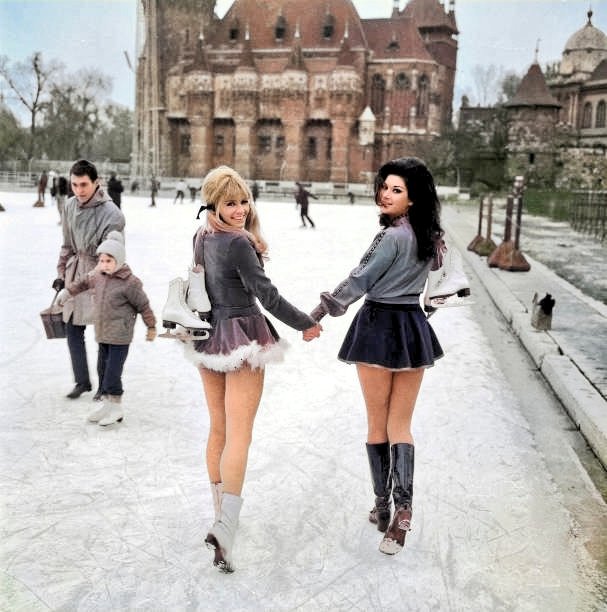 Buongiorno〜🤱💞エドちゃん😉🥂✨月曜日の女の子🧖エドちゃんは⁉️🤭💦スケート⛸️⛸️⛸️✨してるんだよ〜⛷️🏂🧚✨😻😻✨💃✨🍹🩷🍀✨💋✨